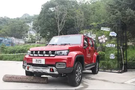 2.0T+8AT 试驾北京越野BJ40城市猎人版图片