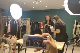 在山东临沂做主播的青年：带父母走向小康生活图片