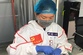 新疆阿拉山口出入境边防检查站：民警姐弟并肩国门“战疫”图片