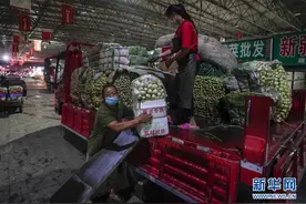 夜访乌鲁木齐“新联市场”图片