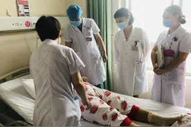 24岁产妇突发羊水栓塞，扬州妇幼保健院医生成功抢救图片