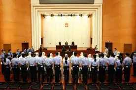 21说案丨采用“呼死你”等“软暴力”催收团伙获刑 曾导致接警电话和120电话无法工作图片