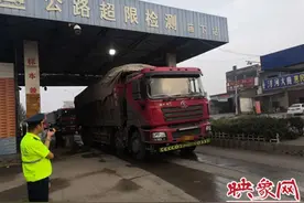 汝州、汝阳两地交通运输部门联合执法 查获9台超限车辆图片