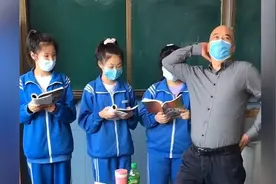 网红光头强老师回应走红：因少白头才剃光，常有家长慕名前来蹭课视频封面