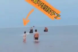 骑马冲入海中救人，网友：像极了古代大侠图片