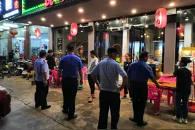 对占道经营说不！惠东县一周整治夜间流动摊点530多处图片