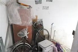 楼道堆放杂物 屡治屡现根治不了图片