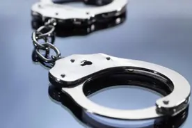 老人买收藏品又被骗 拍卖员收藏家经销商都是骗子图片