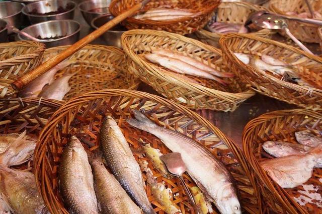 花胶炖雪燕怎么做 花胶炖雪燕怎么做视频