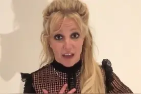 “小甜甜”布莱尼被父亲软禁12年？诡异自拍引人怀疑，粉丝营救活动能否成功图片