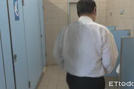 中年男子频尿、夜尿很正常？　医师：单次尿量低于200cc快就医图片