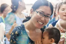 母乳储存和解冻有讲究，“背奶妈妈”做对了吗？图片