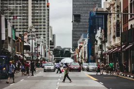 新加坡首次发布行人守则：行人走人行道并靠道路左边走图片