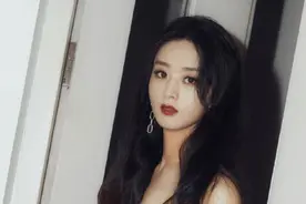 赵丽颖产后复出颜值飙升，美貌身材辣过产前，终于摆脱小家子气图片