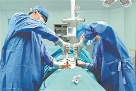 12岁女孩为捐髓救父一天吃6餐，两周增重10斤图片