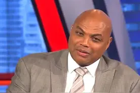 巴克利：摩西-马龙喷我又胖又懒让我减肥 之后我从300磅减到250磅图片