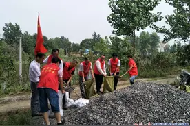 从圩堤到安置点：返乡抗洪救灾志愿者汪辉的30多个日夜坚守图片