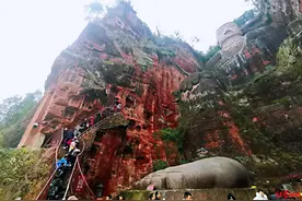火爆！乐山大佛景区游山人数达1.4万上限 非节假日首次停售图片