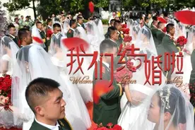 兵哥们的集体婚礼，隔着屏幕看着都甜！图片