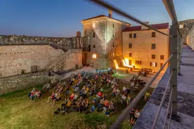 克罗地亚举办电影节 城堡变身露天影院图片