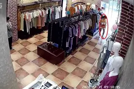 女装店频频丢衣服，一查监控：竟是“闺蜜”干的图片