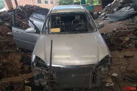 停路边的车被社区清运车拖走卖掉 车主报警被盗警方不予立案，社区将组织协商图片