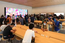 美禁微信，iPhone躺枪？外媒：中国人不可能不用微信丨外媒说图片