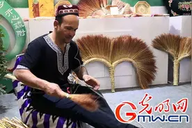 新疆：扎实推动贫困家庭劳动力转移就业图片