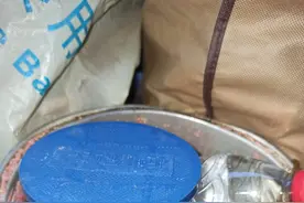 深夜溪流河抛竿钓，喜获三尾大鲶鱼图片