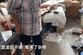 江苏镇江景区“乞讨钉子户”上热搜，社区证实其生活困难图片