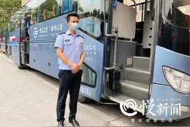 重庆公交司机三伏天的十二时辰：掐点喝水上厕所、检查车辆不马虎图片