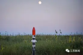 疫情在家半年，大一男生自制火箭发射成功并回收！网友：后生可畏图片