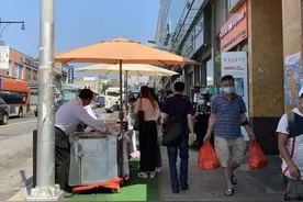 纽约法拉盛中餐馆人行道摆摊 相关组织吁帮助小商家图片