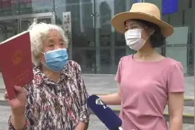 结婚57年，连菜刀都要AA的八旬夫妻离婚了，双方都给法官送来了锦旗图片