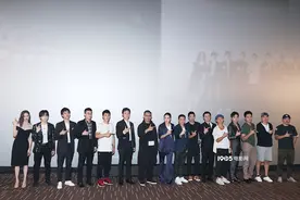 主创谈创作《八佰》泪洒现场 吴京黄渤等助阵首映图片