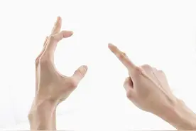 网红开瓶戒指频卡手，不能闹着玩图片