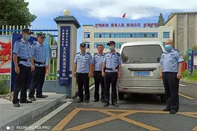 车辆逾期未报废，武汉交警奔赴外地拖车返汉强制报废图片