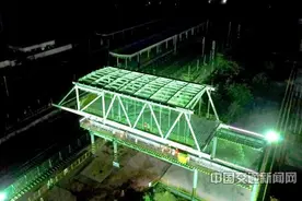 中铁四局钢结构建筑公司浙江龙游站改扩建工程顺利完成首次顶推作业图片