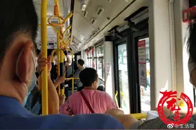 老人出行再也不用担心了！有社区出具的健康证明即可乘车图片