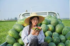 有点调皮有点温馨，“河南李子柒”拍火父女俩“向往的生活”图片