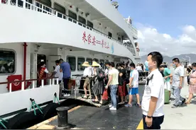 普陀山景区客运航线全线停航 目前已平安疏散游客14300人次图片
