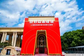 回望那些动人瞬间，感受人民至上生命至上图片