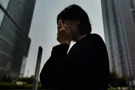 女孩酒店遇歹人，被胶布缠住手脚，为自救爬进20层电梯……图片