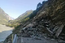 四川冕宁248国道山体岩石崩塌无人伤亡 预计3至5日后恢复通行图片