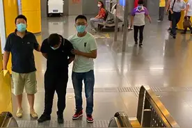 七夕当天地铁内摸女子臀部“色狼”被拘10天图片