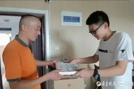 父母国外打工十几年，泰安“留守”男孩669分收华中科大通知书图片