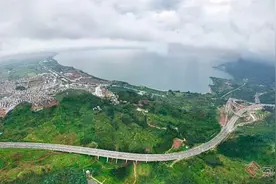 如果渴望进入童话世界 玉溪这条新开的高速你一定要去走一走图片