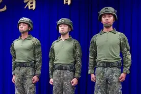 什么操作？台军透气战斗衫穿完后需洗净上交，留给其他士兵穿图片