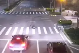 开车压死斑马线上醉汉赔偿百万 司机：以为是垃圾袋图片