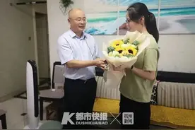 考上大学社区就给红包，已经发了30年图片